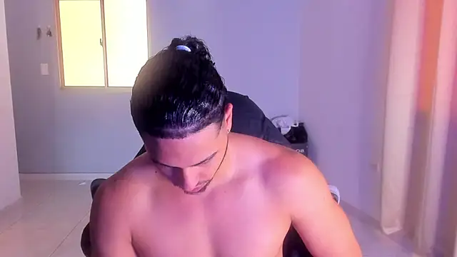 Snapshot of Kris_Khalifa69 chatting on 05.15.26 Kris Khalifa69 online show from 05.15.26
