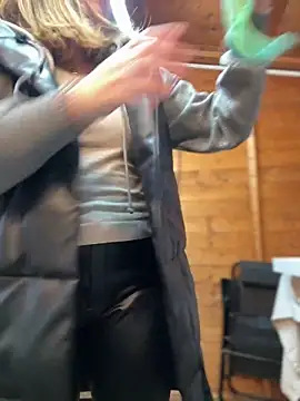 Snapshot of DaisyVibesss chatting on 01.05.25 DaisyVibesss online show from 01.05.25