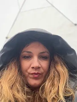 Snapshot of DaisyVibesss chatting on 02.16.25 DaisyVibesss online show from 02.16.25