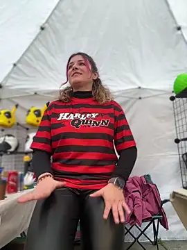 Snapshot of DaisyVibesss chatting on 02.26.25 DaisyVibesss online show from 02.26.25