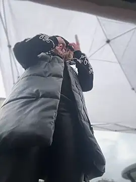 Snapshot of DaisyVibesss chatting on 03.01.25 DaisyVibesss online show from 03.01.25