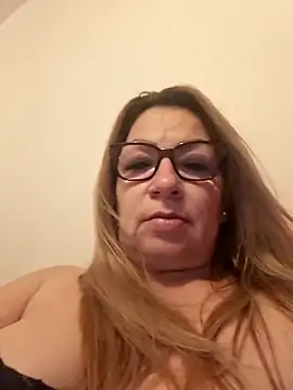 Snapshot of gisela27 chatting on 06.08.26 gisela27 online show from 06.08.26