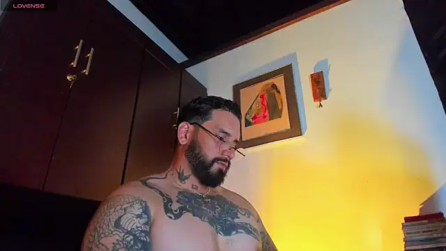 Snapshot of CamiloGray_ chatting on 05.11.26 CamiloGray online show from 05.11.26