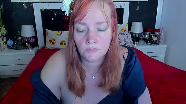 Snapshot of SinFulTitsDD chatting on 02.14.25 SinFulTitsDD online show from 02.14.25