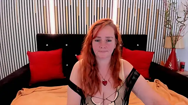 Snapshot of SinFulTitsDD chatting on 11.24.25 SinFulTitsDD online show from 11.24.25