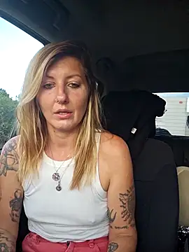 SheIsSomething online show from 11.12.25