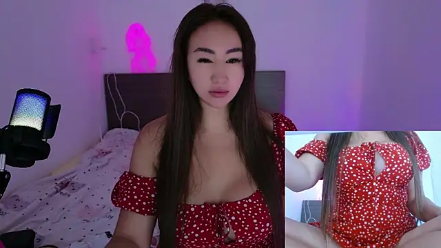 Snapshot of AsianQueens chatting on 03.12.26 AsianQueens online show from 03.12.26