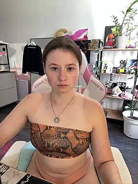 Snapshot of sweetest_pie chatting on 07.17.26 sweetest pie online show from 07.17.26