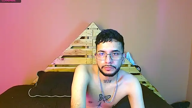 Snapshot of sexxgods chatting on 02.01.25 sexxgods online show from 02.01.25