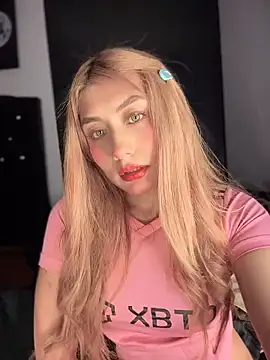 Snapshot of _Danna chatting on 05.17.26 Danna online show from 05.17.26