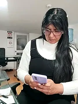 aisha latina online show from 03.10.26