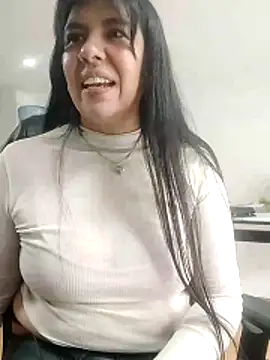 Snapshot of aisha_latina chatting on 04.24.26 aisha latina online show from 04.24.26