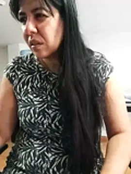 Snapshot of aisha_latina chatting on 04.28.26 aisha latina online show from 04.28.26