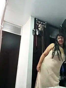 Snapshot of aisha_latina chatting on 05.14.26 aisha latina online show from 05.14.26