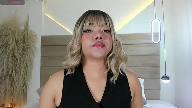 Snapshot of ValerieDiaz_ chatting on 09.09.25 ValerieDiaz online show from 09.09.25