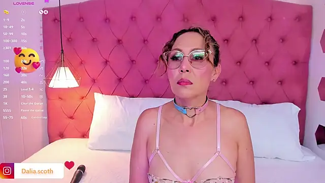 Snapshot of DaliaScoth chatting on 02.13.25 DaliaScoth online show from 02.13.25