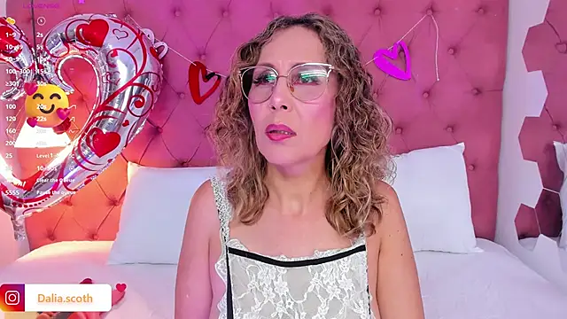 Snapshot of DaliaScoth chatting on 02.17.25 DaliaScoth online show from 02.17.25