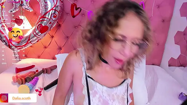 Snapshot of DaliaScoth chatting on 02.18.25 DaliaScoth online show from 02.18.25