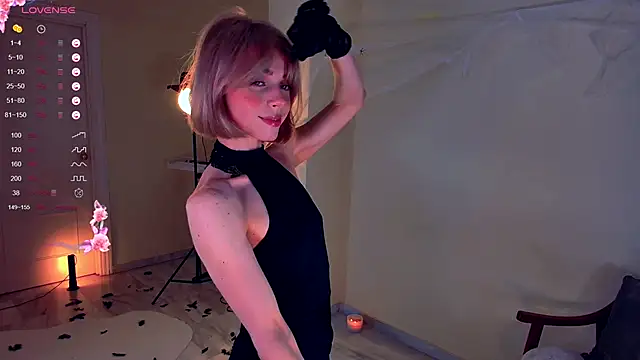 Arielle  03 online show from 10.31.25