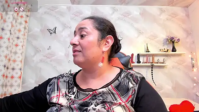 Snapshot of agathaxxx-69 chatting on 11.04.25 agathaxxx-69 online show from 11.04.25