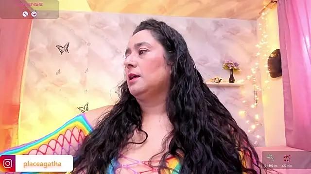 Snapshot of agathaxxx-69 chatting on 11.15.25 agathaxxx-69 online show from 11.15.25