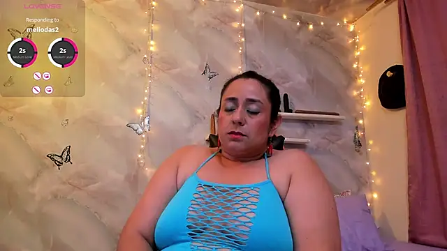 Snapshot of agathaxxx-69 chatting on 11.25.25 agathaxxx-69 online show from 11.25.25