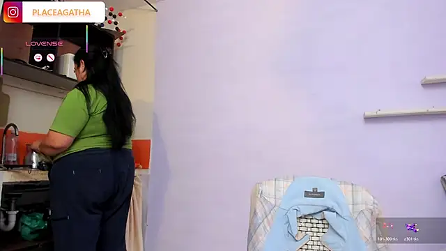 Snapshot of agathaxxx-69 chatting on 02.17.26 agathaxxx-69 online show from 02.17.26