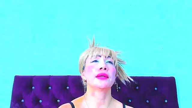 Snapshot of almabeckelt chatting on 04.06.26 almabeckelt online show from 04.06.26