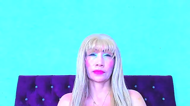 Snapshot of almabeckelt chatting on 04.07.26 almabeckelt online show from 04.07.26