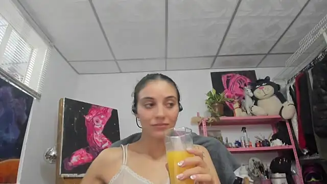 Snapshot of mariecam420 chatting on 05.28.26 mariecam420 online show from 05.28.26