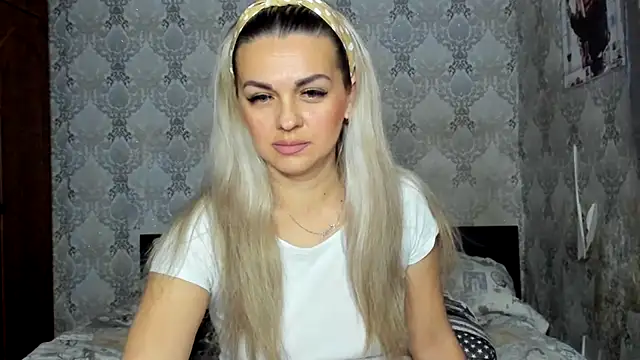 Snapshot of NicoletMoore chatting on 12.19.24 NicoletMoore online show from 12.19.24