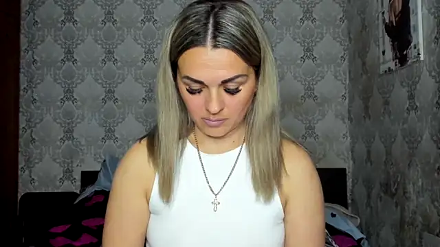 NicoletMoore online show from 04.21.26