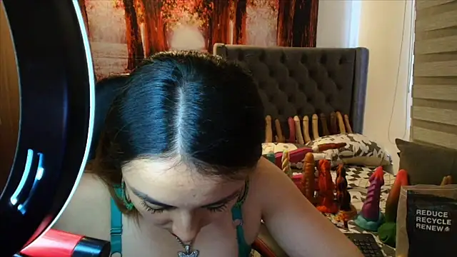 Snapshot of sofia23dirty chatting on 04.19.26 sofia23dirty online show from 04.19.26