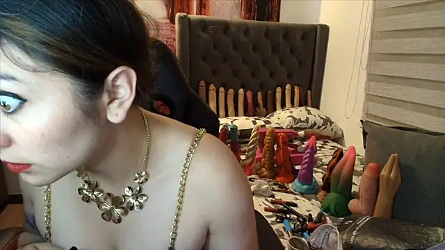 Snapshot of sofia23dirty chatting on 04.29.26 sofia23dirty online show from 04.29.26