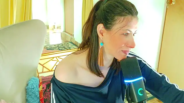 Snapshot of magali_19 chatting on 04.17.26 magali 19 online show from 04.17.26