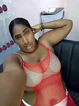 Snapshot of estrellasquirt chatting on 02.15.25 estrellasquirt online show from 02.15.25