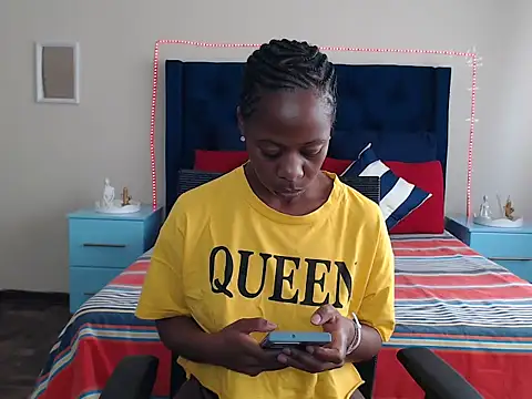 Snapshot of QUEENMANDYY chatting on 03.17.26 QUEENMANDYY online show from 03.17.26