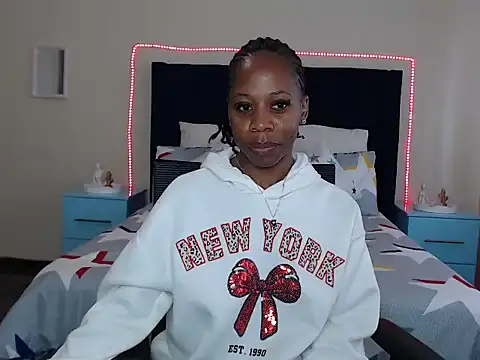 Snapshot of QUEENMANDYY chatting on 04.14.26 QUEENMANDYY online show from 04.14.26