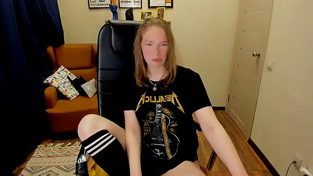 Snapshot of _fiona_Love chatting on 05.16.26 fiona Love online show from 05.16.26