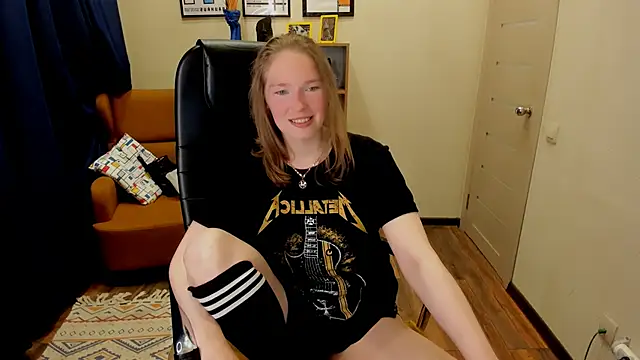 Snapshot of _fiona_Love chatting on 05.16.26 fiona Love online show from 05.16.26