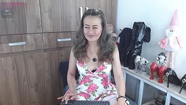 magenta maturr online show from 12.19.25