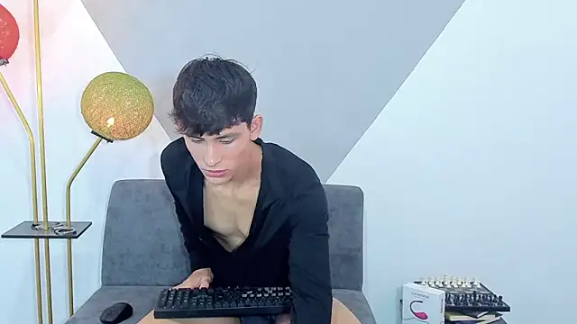 logan thomas online show from 12.06.24