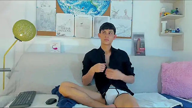 Snapshot of logan_thomas chatting on 05.15.26 logan thomas online show from 05.15.26