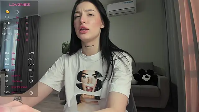 JenniferQueen11 online show from 02.07.25