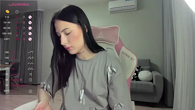 JenniferQueen11 online show from 02.08.25