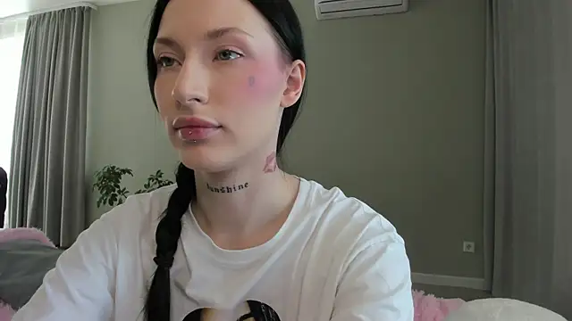 JenniferQueen11 online show from 09.20.25