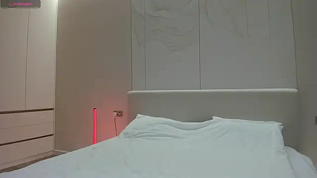 JenniferQueen11 online show from 11.26.25