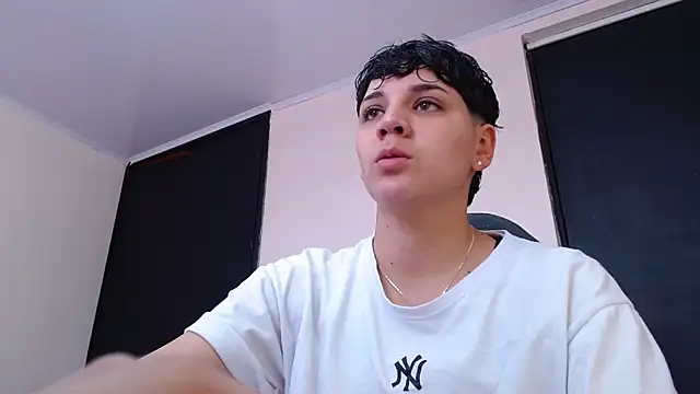 bad giirl  online show from 12.13.24