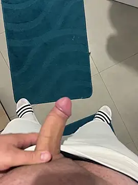 Snapshot of Vld121 chatting on 10.08.25 Vld121 online show from 10.08.25