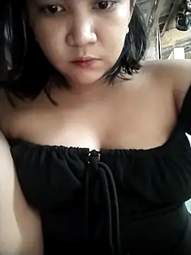 Snapshot of milkytitsmom4u chatting on 10.01.25 milkytitsmom4u online show from 10.01.25